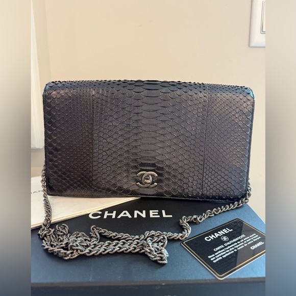 Rare Chanel Python shoulder bag - Picture 1 of 16